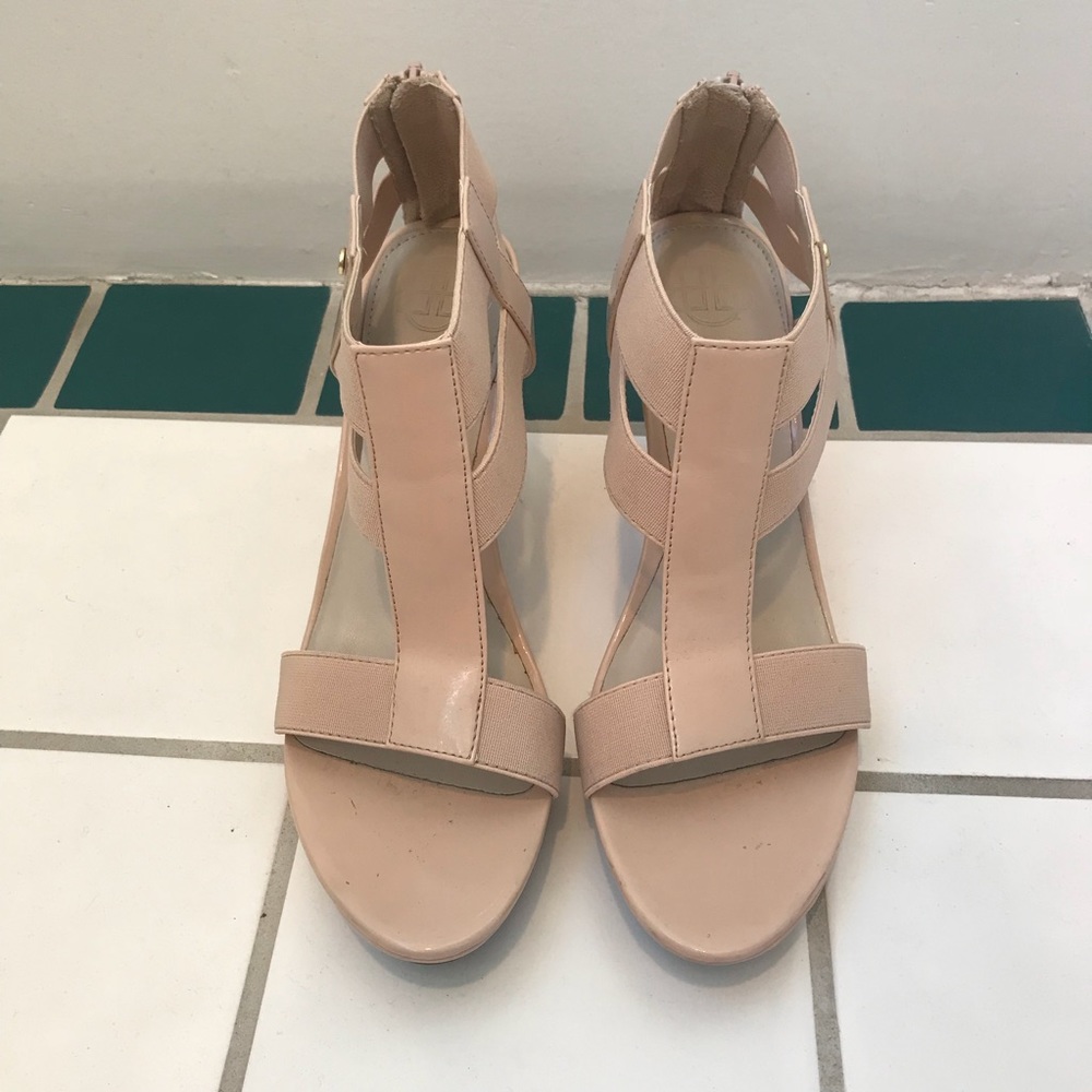 Dana Buchman Wedges